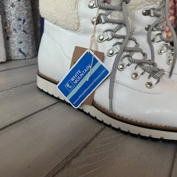 White Mountain Women's Cozy‎ Ankle Boots - Picture 2 of 4